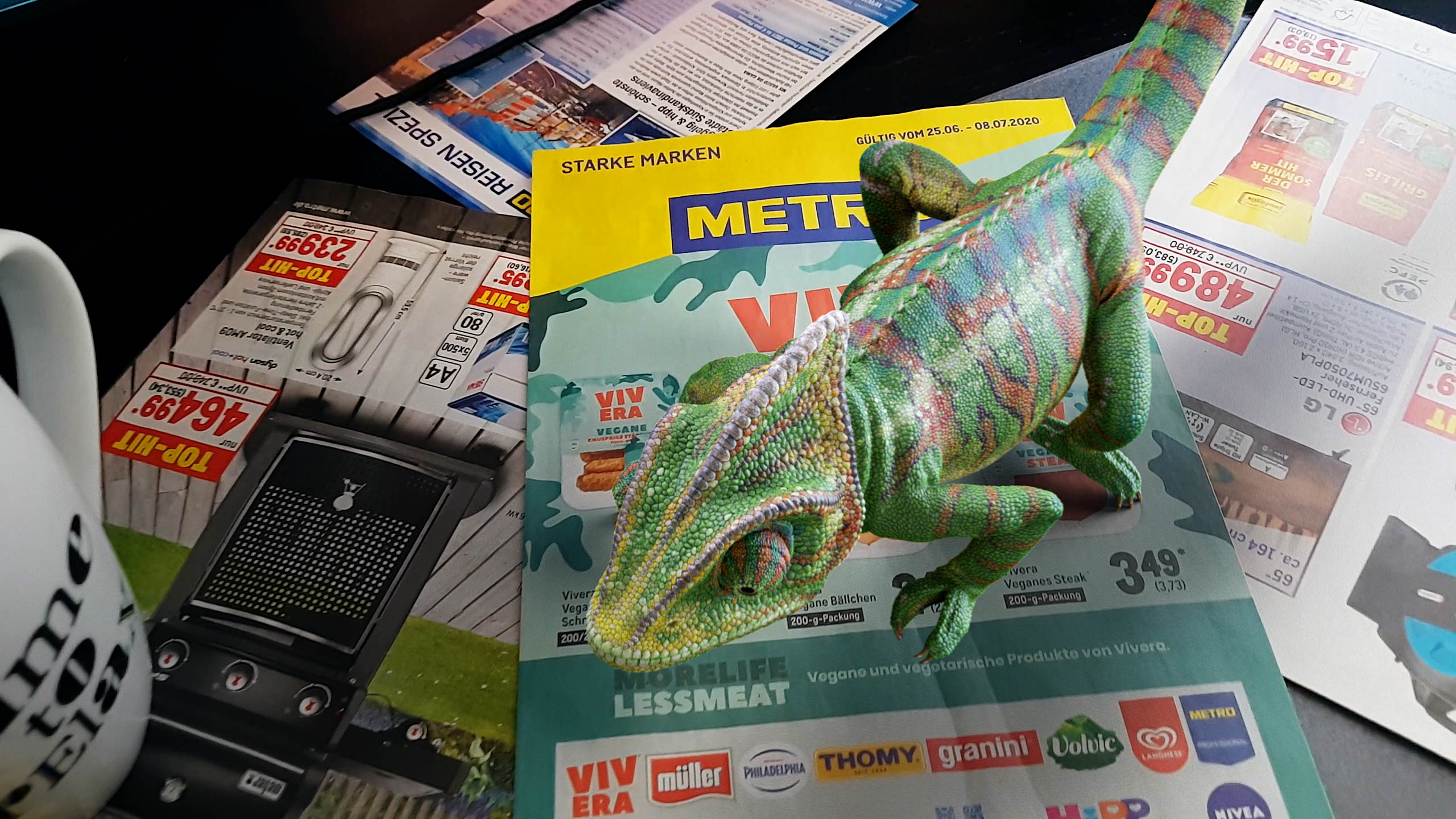 3D-chameleon-illustration-CGI-Reptile-3D-model-Colorful-chameleon-graphics